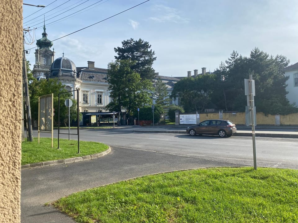 Landmark view, Street view