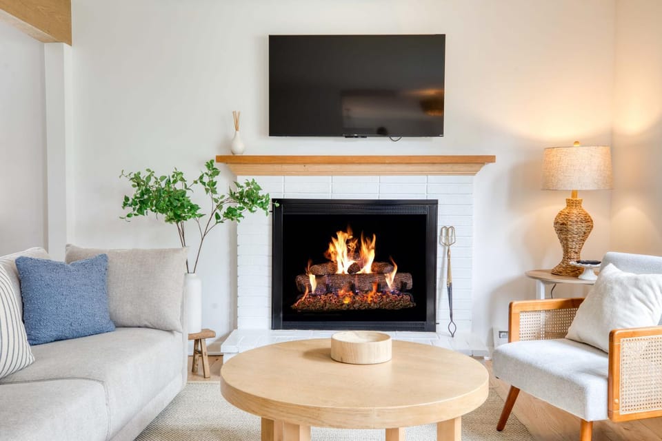 Communal lounge/ TV room, TV and multimedia, Living room, Seating area, Evening entertainment, flat iron