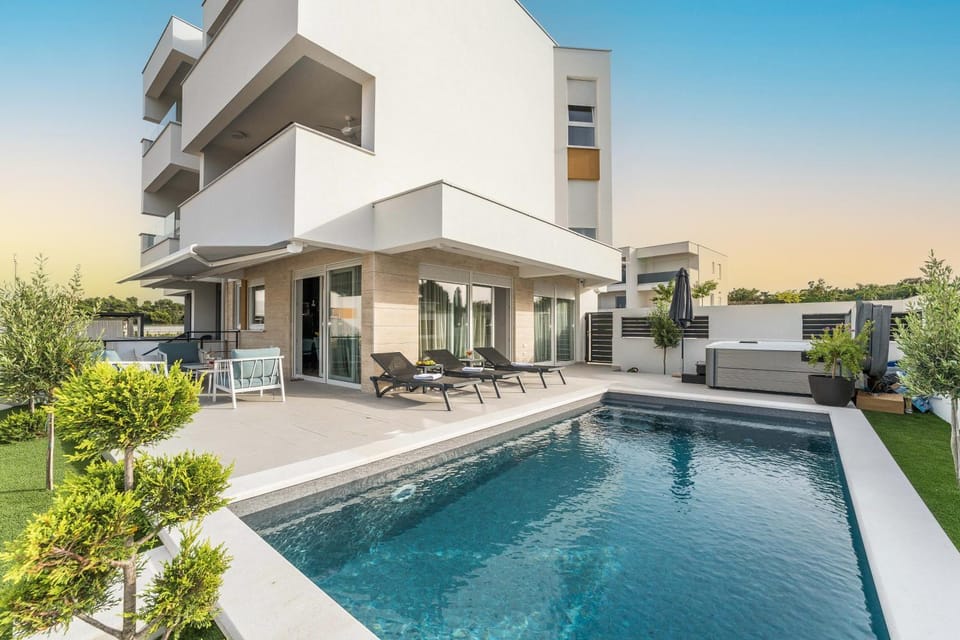 Patio, View (from property/room), Balcony/Terrace, Pool view, Swimming pool