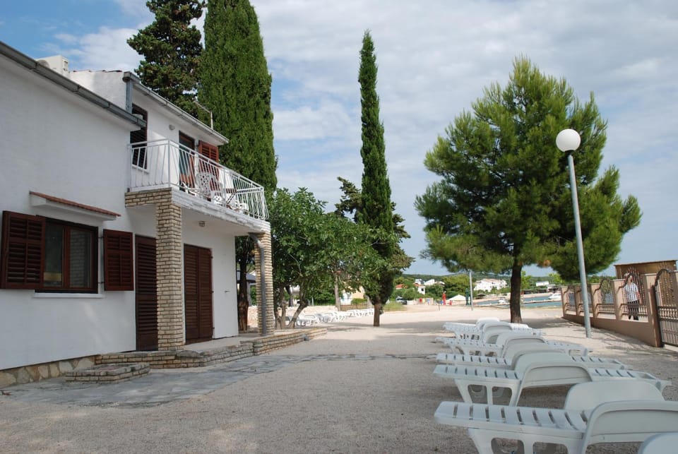 Property building, Day, Neighbourhood, Natural landscape, Street view