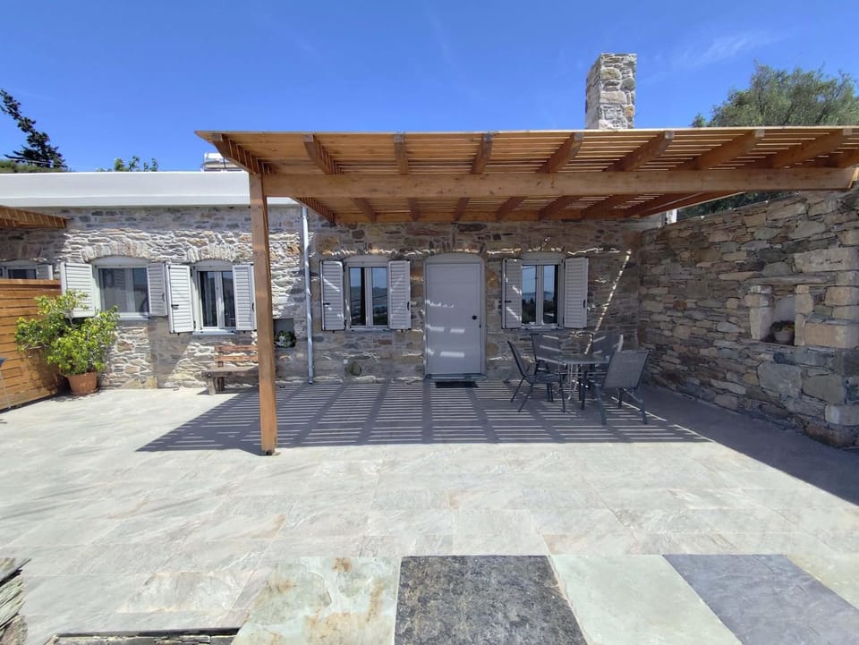 Property building, Patio, Day