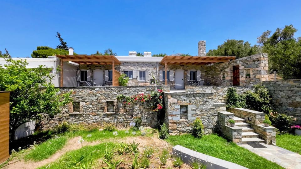 Property building, Patio, Spring, Day, Garden, Garden view, Inner courtyard view