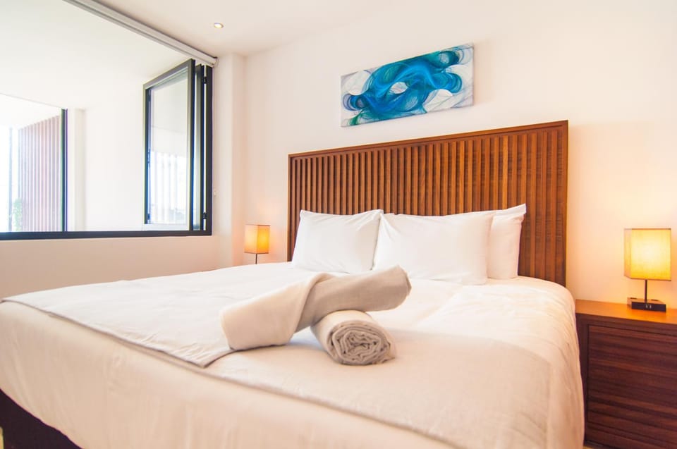 Bed, Bedroom, towels