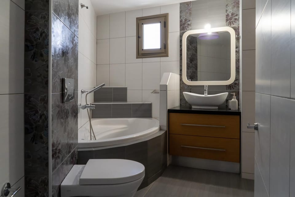 Bathroom, Bath