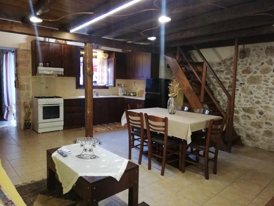 Seating area, Dining area, oven, stove