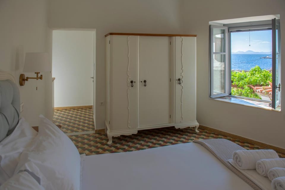 Blue Coral Hydra Apartment in Islands