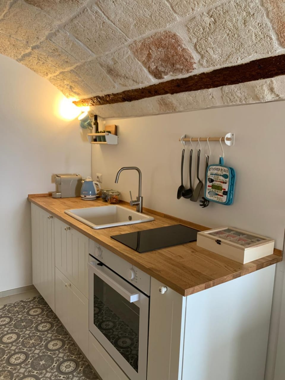 Kitchen or kitchenette, pet friendly, stove