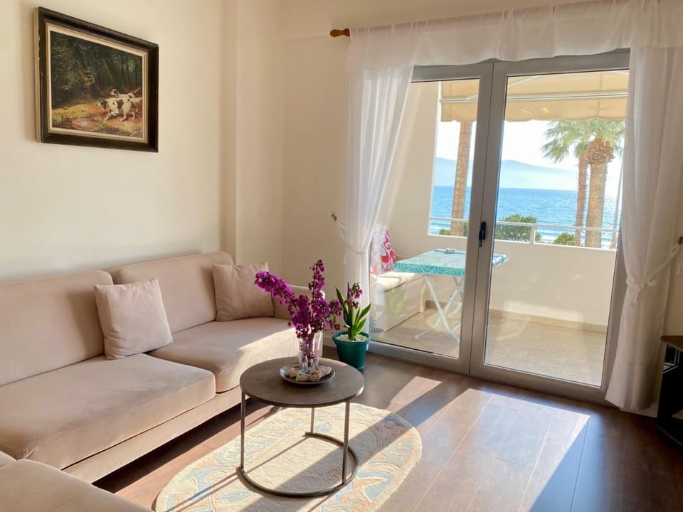 Living room, Sea view