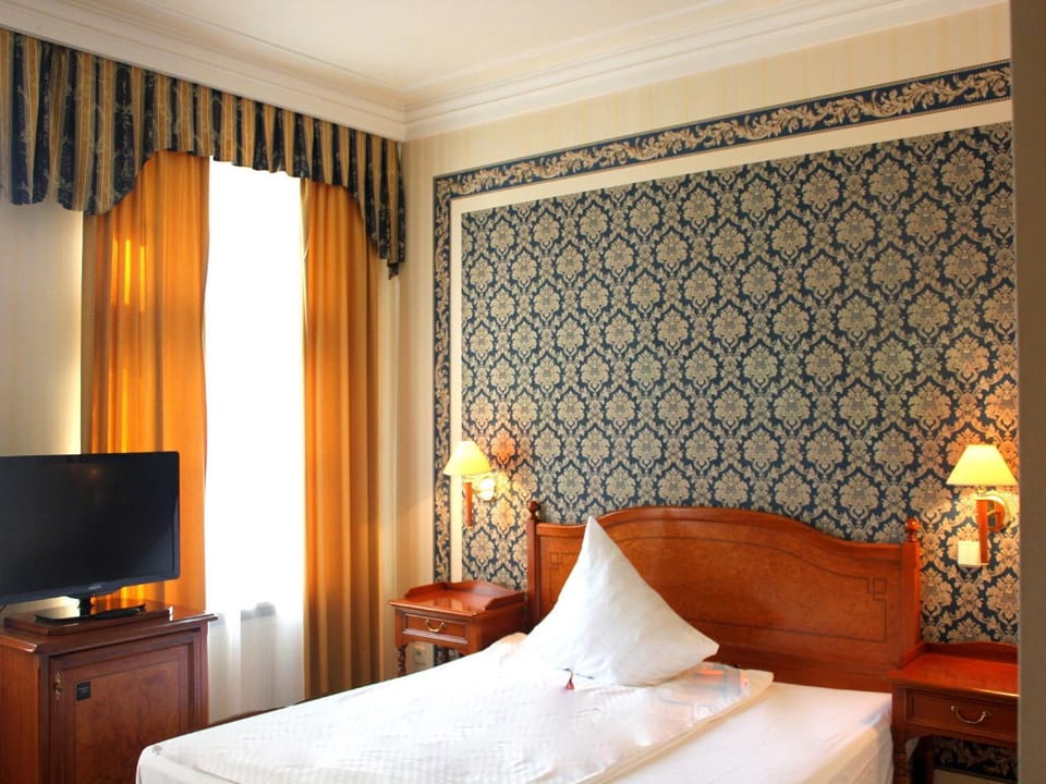 Bed, TV and multimedia