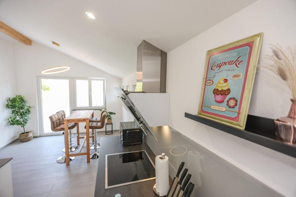 Kitchen or kitchenette, Seating area, Dining area