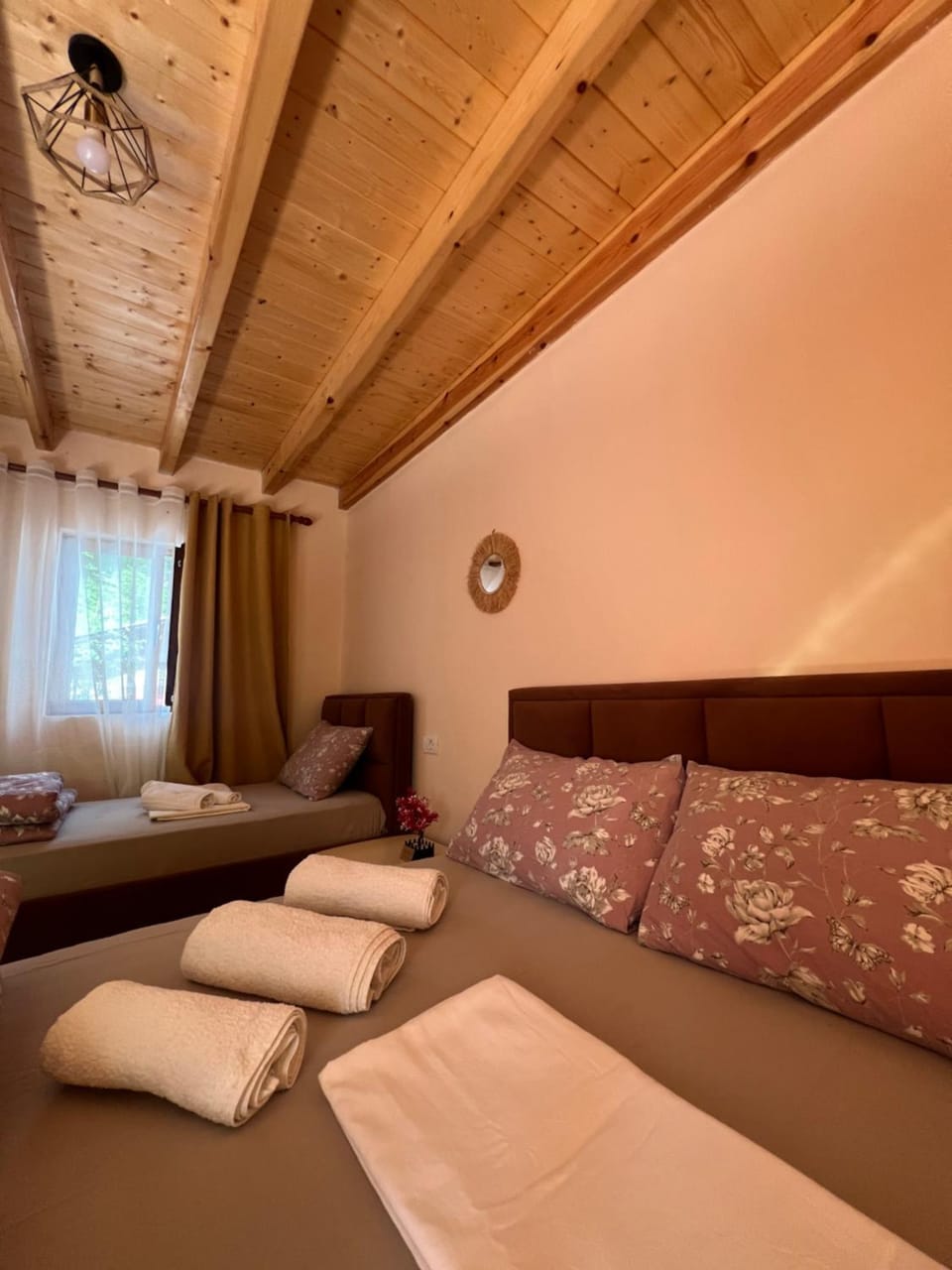Guest House Shtëpiza Theth Bed and Breakfast in Montenegro