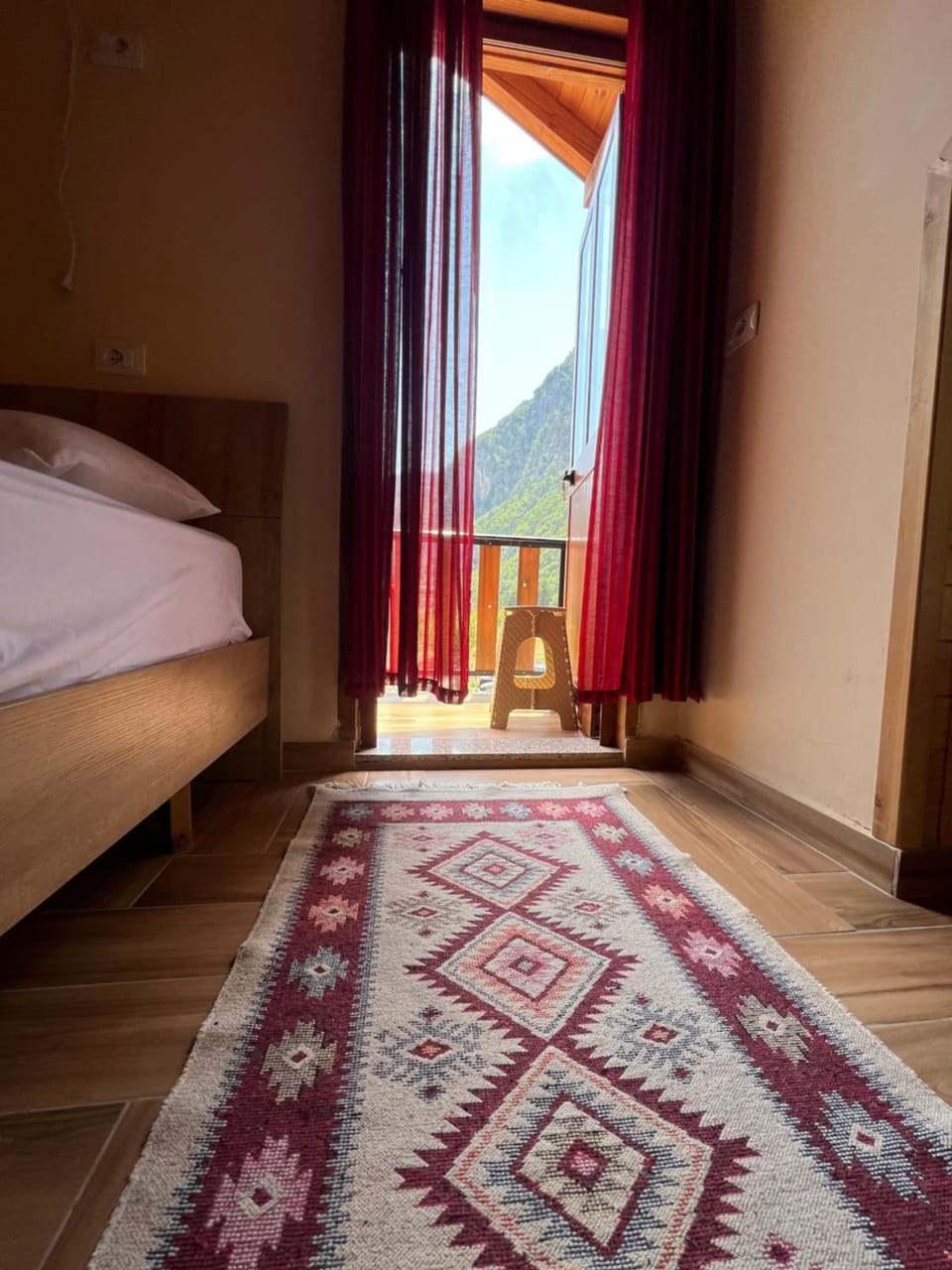 Guest House Shtëpiza Theth Bed and Breakfast in Montenegro