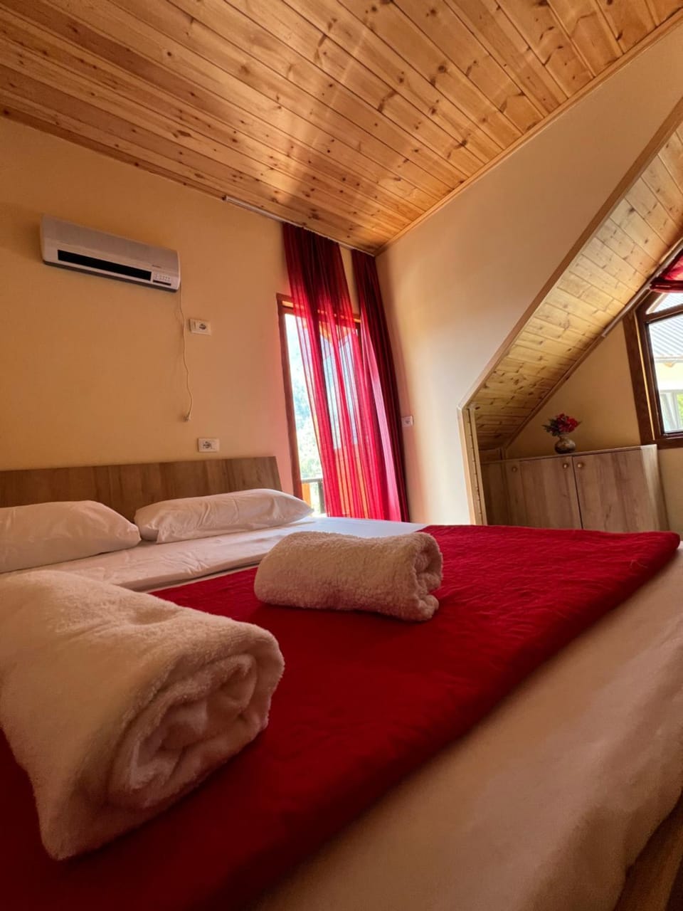 Guest House Shtëpiza Theth Bed and Breakfast in Montenegro