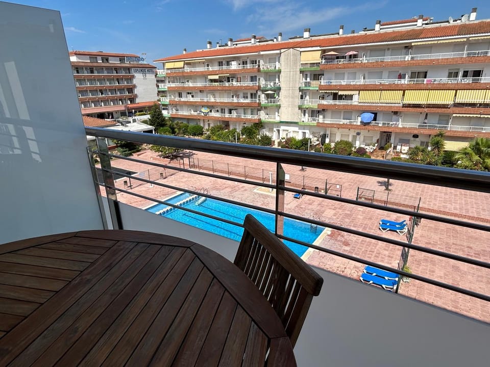Property building, Day, sunbed