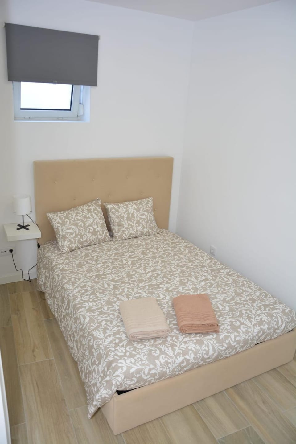 Bedroom, towels