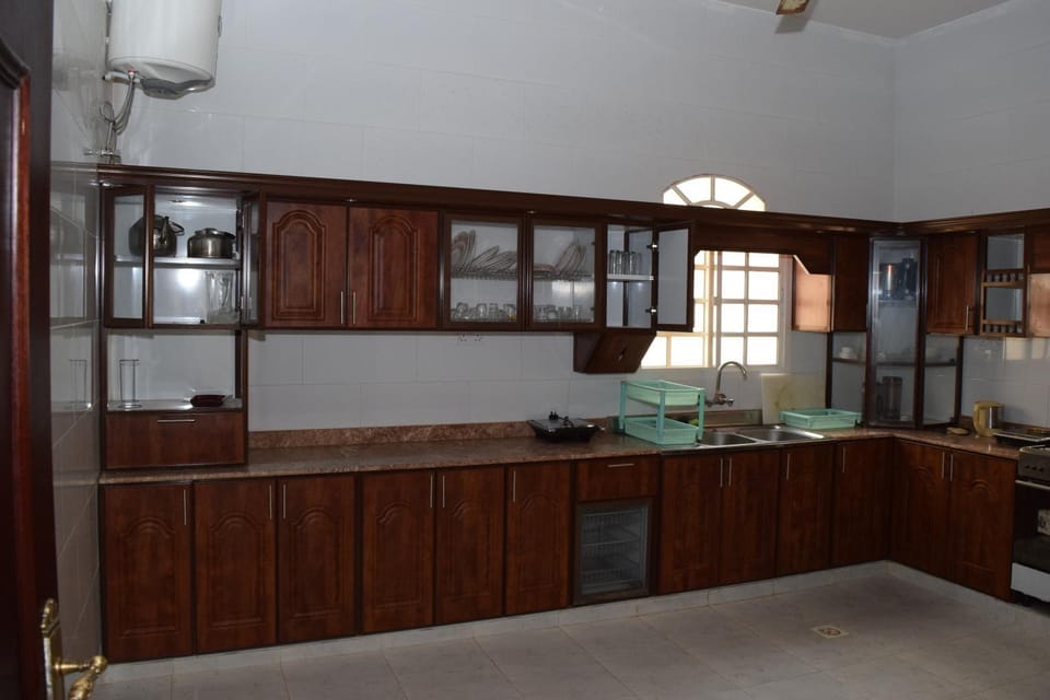 Kitchen or kitchenette, pet friendly, stove