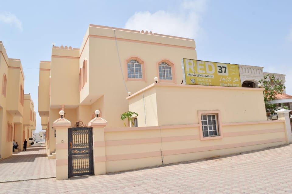 Property building, Day, Neighbourhood, Landmark view, Street view, Location