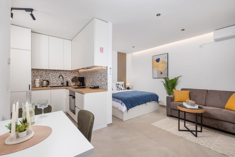 Kitchen or kitchenette, Living room, Dining area