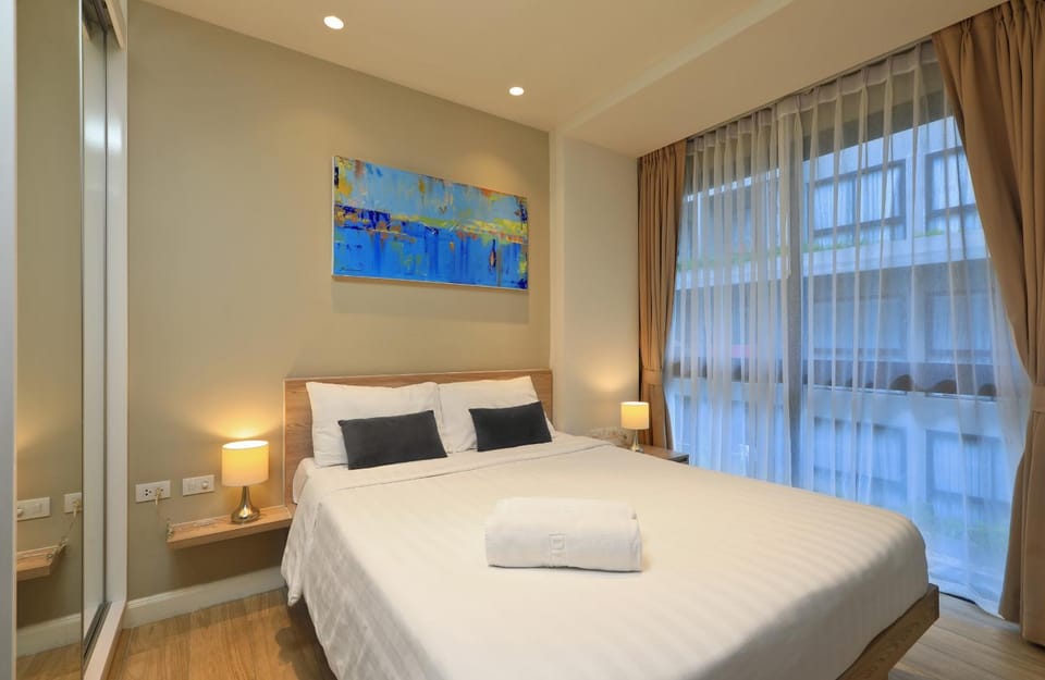 Bed, Bedroom, towels, wardrobe