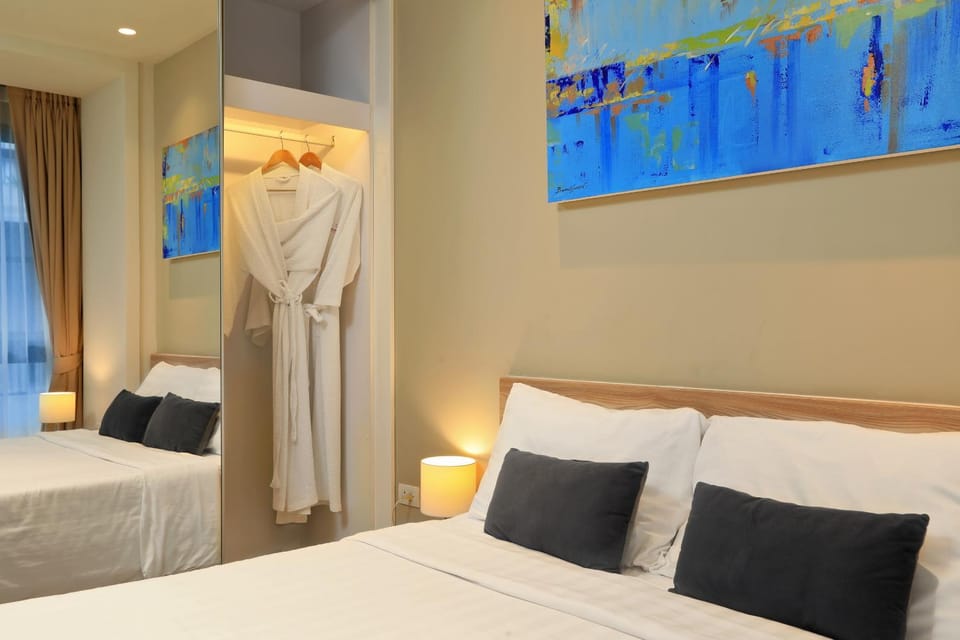 Bed, Bedroom, towels, wardrobe