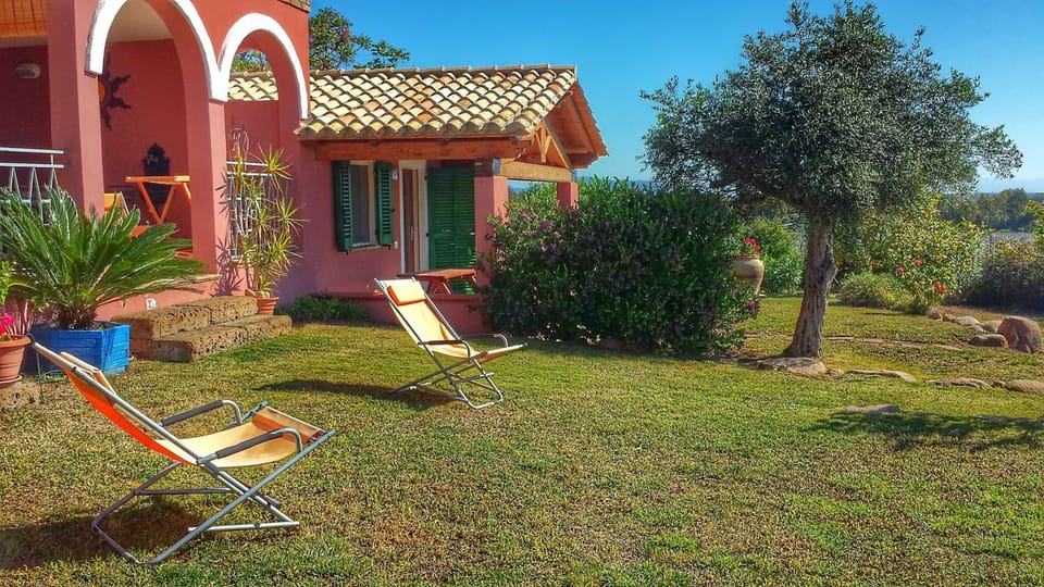 Property building, Day, Natural landscape, Garden, Garden view, sunbed