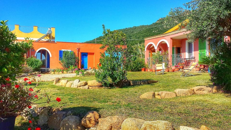 Property building, Day, Natural landscape, Garden, Garden view