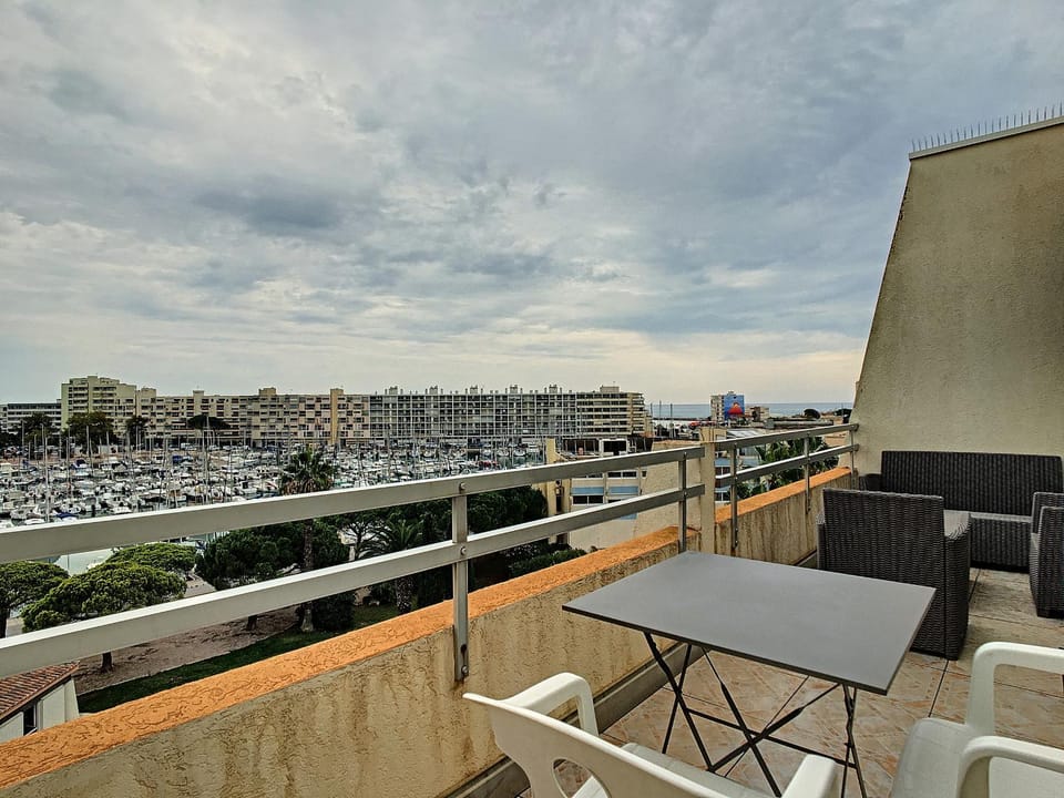 Charmant F2 avec terrasse, vue mer et parking, Carnon - FR-1-715-79 Apartment in Mauguio