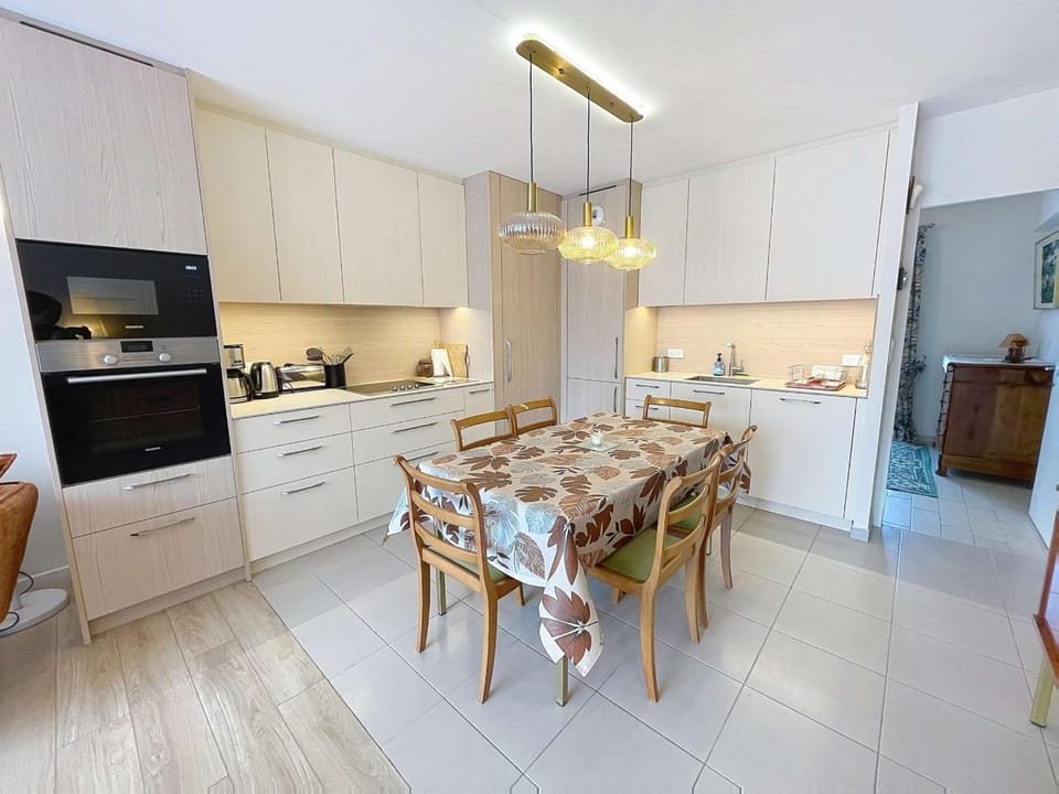 Appartement PMR avec Terrasse au Cœur de Granville, Proche Plage et Port - FR-1-361-508 Apartment in Granville