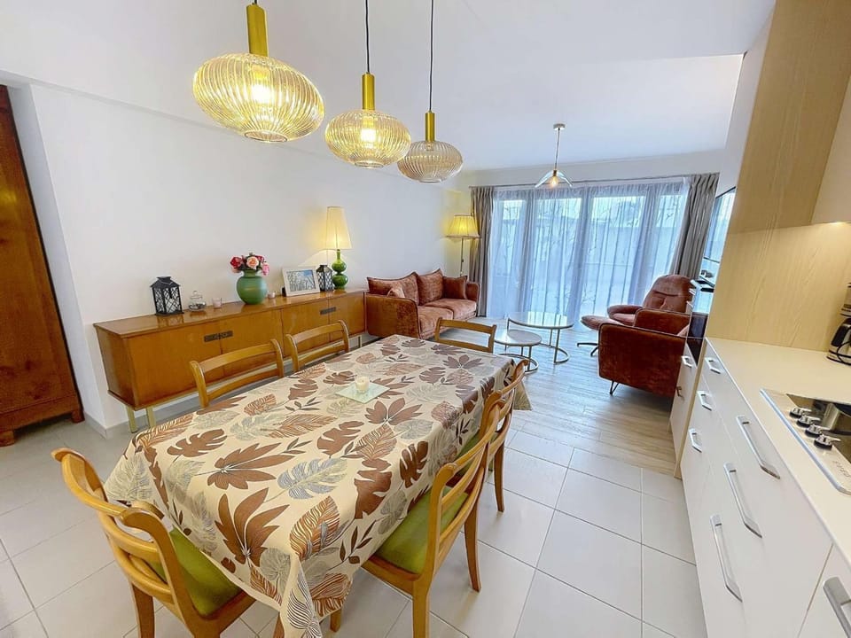 Appartement PMR avec Terrasse au Cœur de Granville, Proche Plage et Port - FR-1-361-508 Apartment in Granville