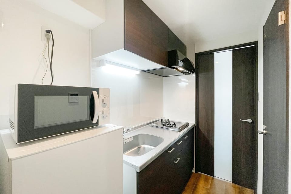 Kitchen or kitchenette, minibar, stove