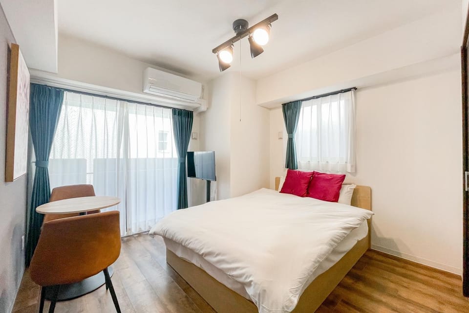 Bed, TV and multimedia, Seating area, Bedroom, air conditioner