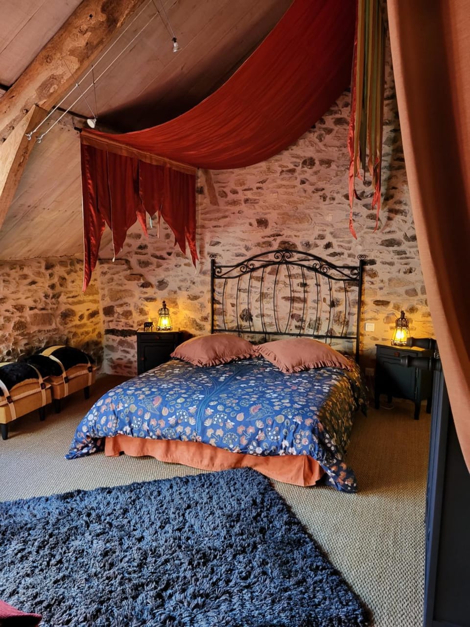 Bed, Photo of the whole room, Bedroom, Garden view, fireplace, locker, wardrobe