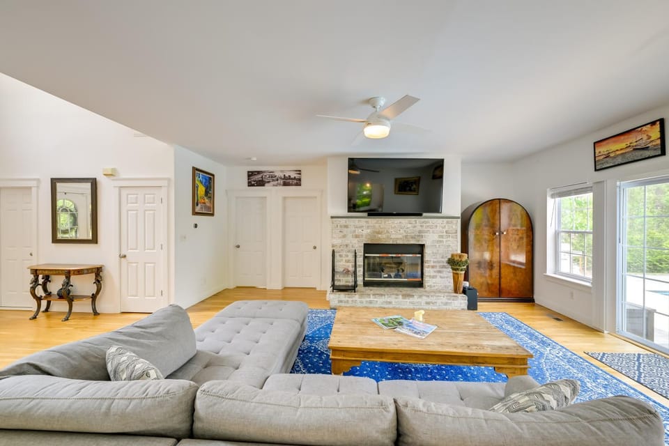 Pet-Friendly Southampton Paradise with Pool! House in Southampton