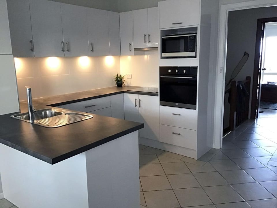 Kitchen or kitchenette, minibar, pet friendly, stove