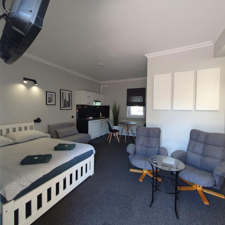 TV and multimedia, Living room, Seating area, Swimming pool