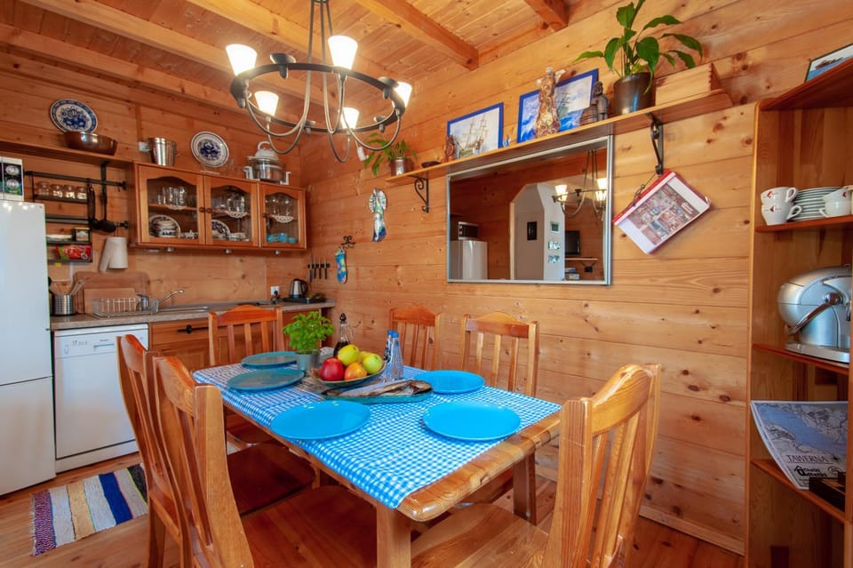Kitchen or kitchenette, Living room, Food and drinks, Other, Other, Other, Seating area, Dining area, Food