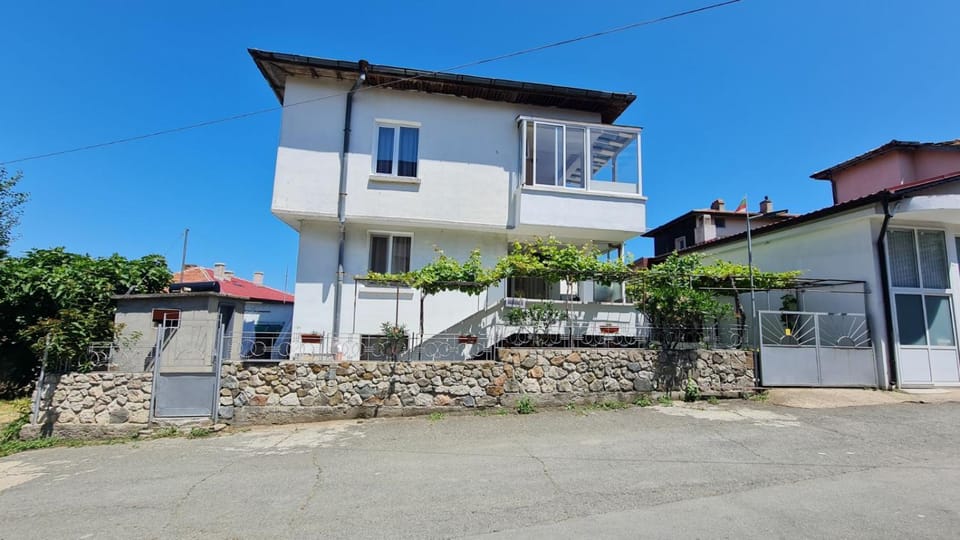Property building, Day