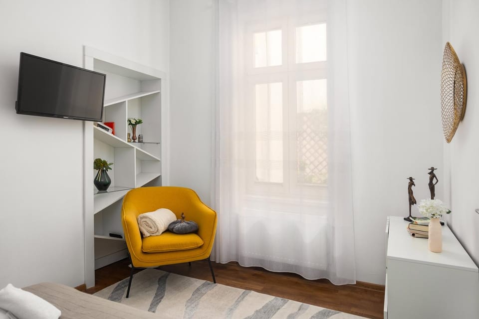 TV and multimedia, Seating area