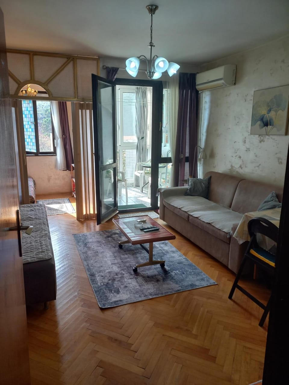 Living room, Photo of the whole room