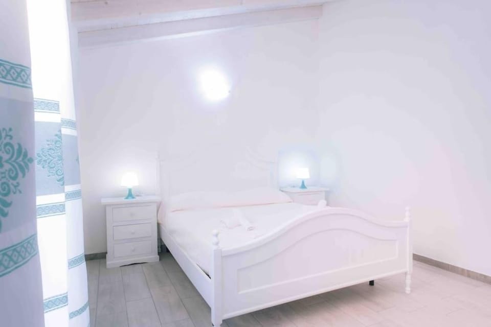 Seaside Villa 2BR-1BA. 7 min walk to the beach Villa in Sardinia