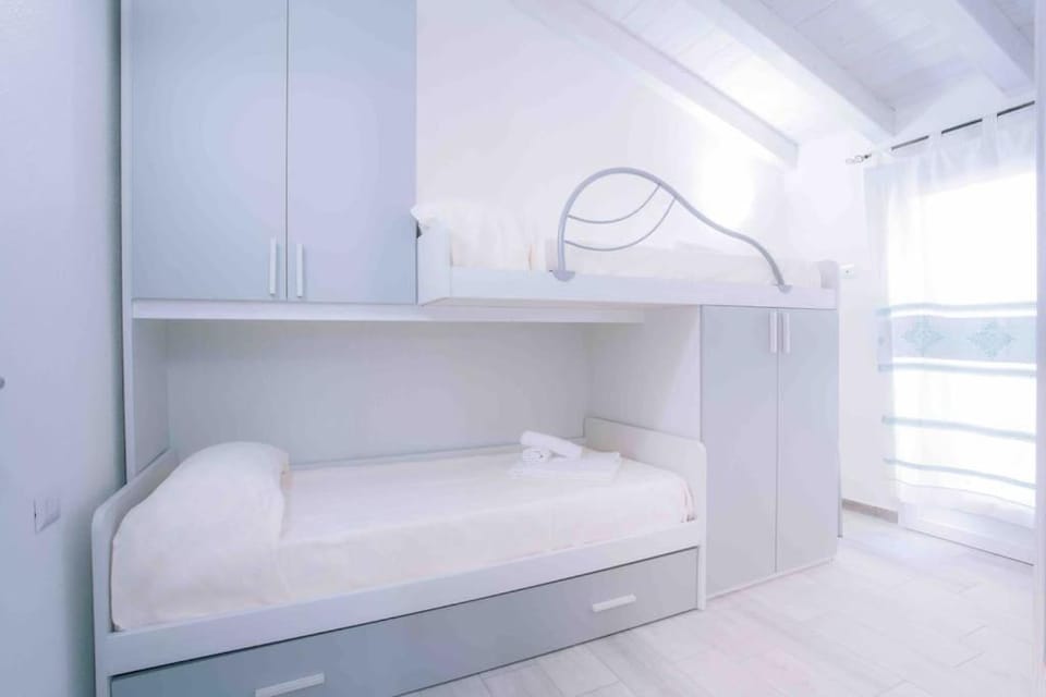 Seaside Villa 2BR-1BA. 7 min walk to the beach Villa in Sardinia