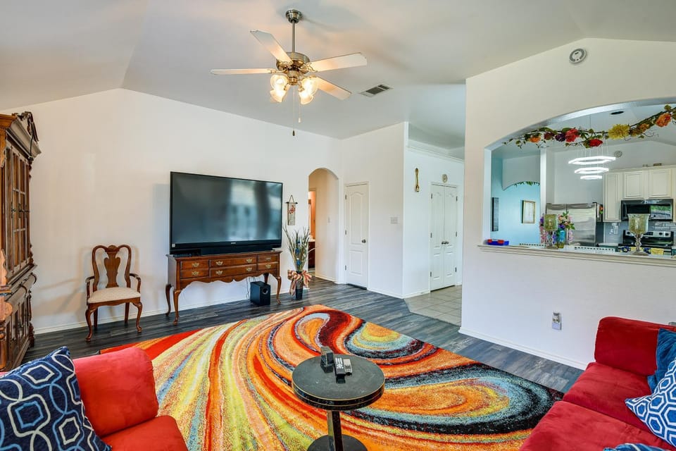 4 Mi to AT&T Stadium: Home w/ BBQ in Grand Prairie House in Arlington