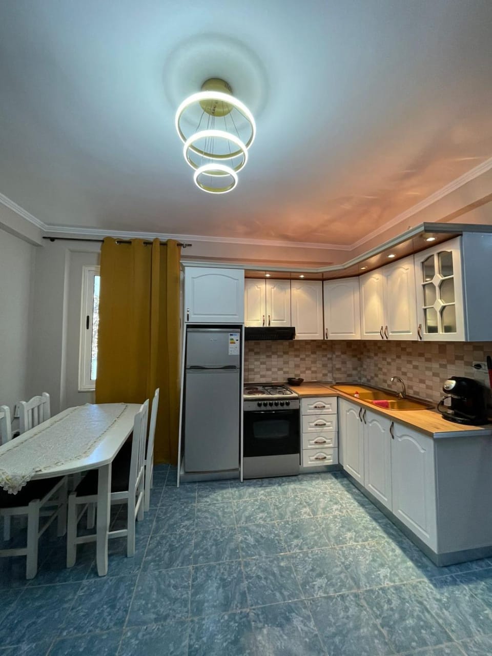 Kitchen or kitchenette, Dining area, minibar