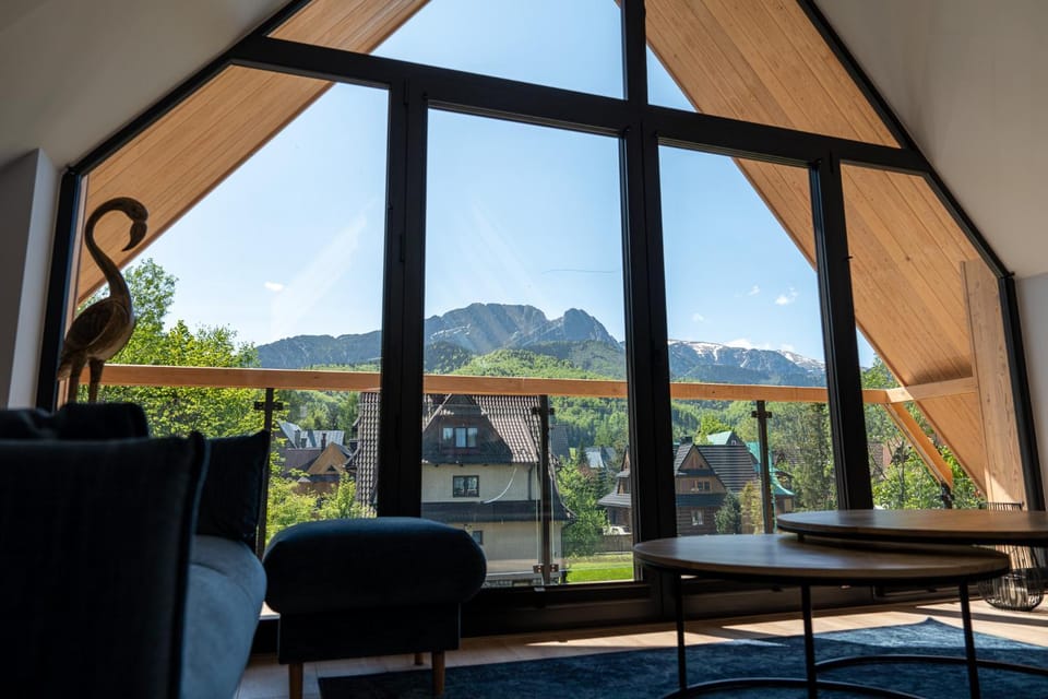 Day, Natural landscape, Living room, Seating area, Mountain view
