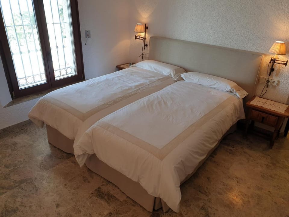 REf 13 VILLA MIL FLORES Farm Stay in Costa de la Luz