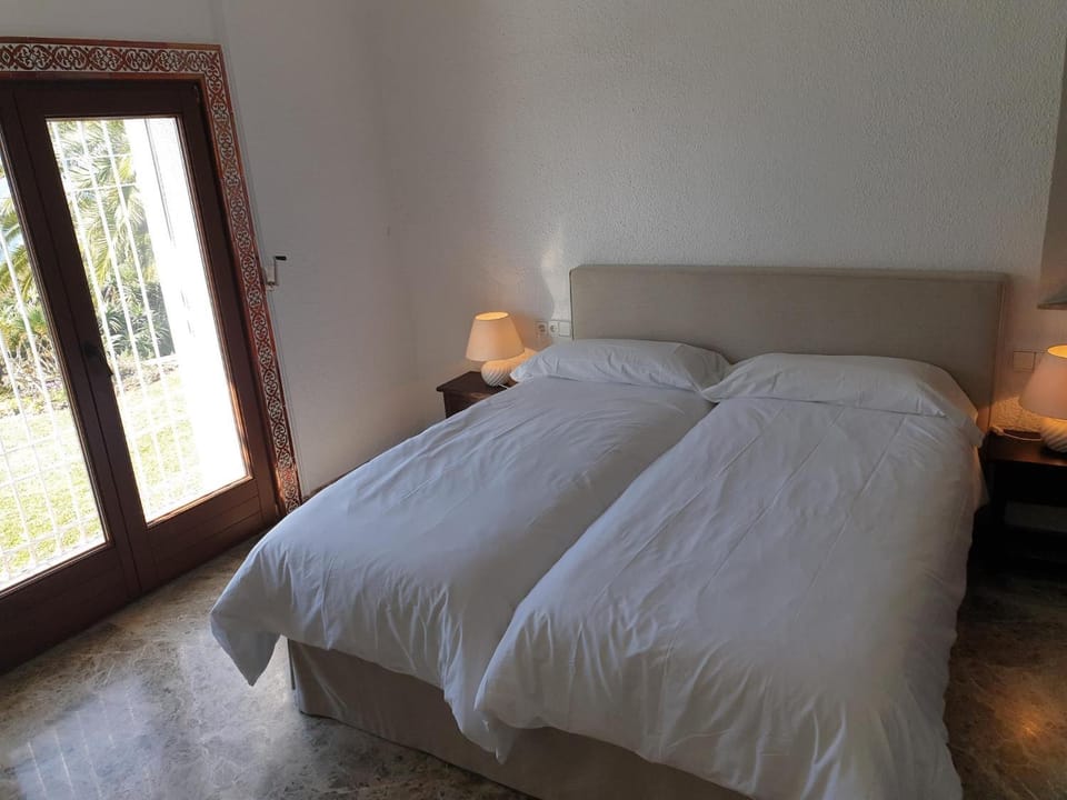 REf 13 VILLA MIL FLORES Farm Stay in Costa de la Luz