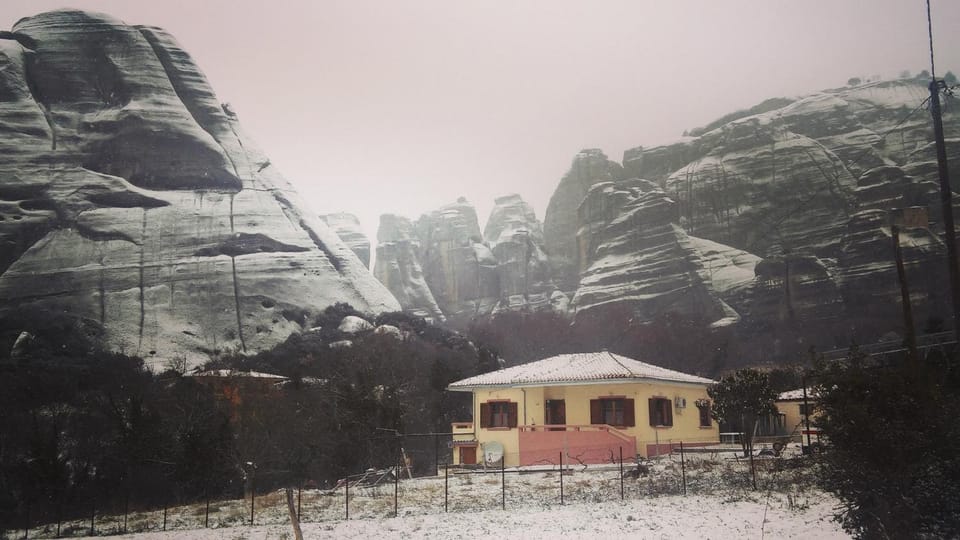 Property building, Nearby landmark, Day, Natural landscape, Winter, Landmark view, Mountain view