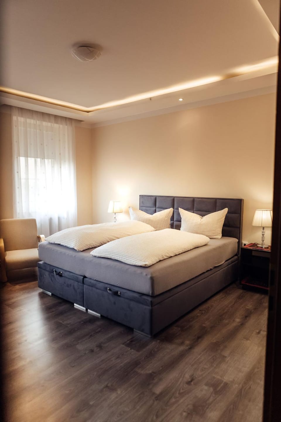Bed, Photo of the whole room, Bedroom