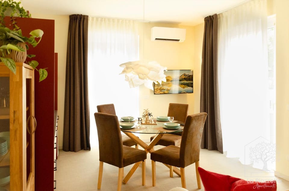 Living room, Dining area, air conditioner