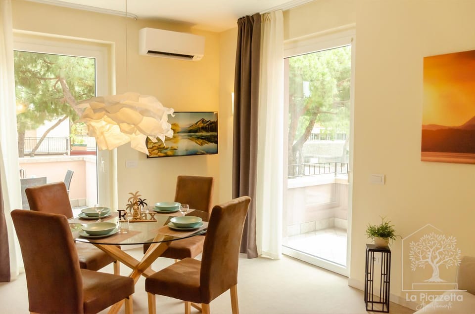 Living room, Dining area, air conditioner